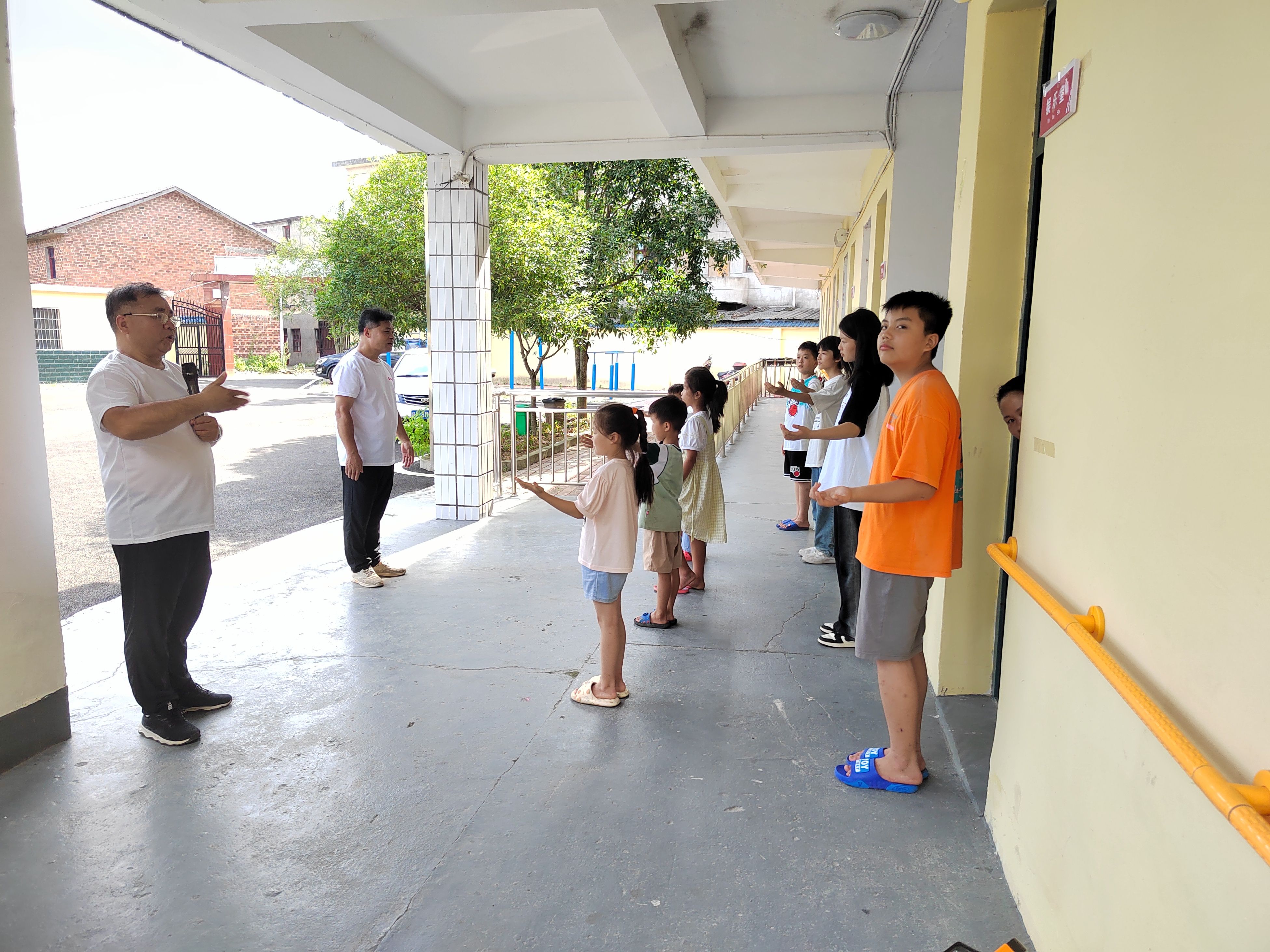 1720604044994571.jpg 5关爱活动照片_爱奇艺.jpg