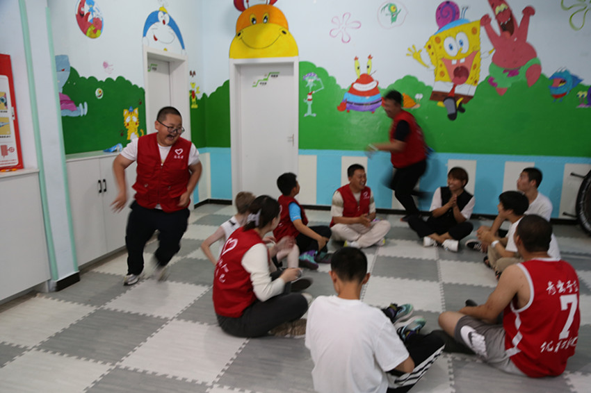 1721697893439196.jpg 元宝山区草原蓝哈达协会关工委暑期组织小小志愿者看望孤残儿童照片9pg_副本.jpg