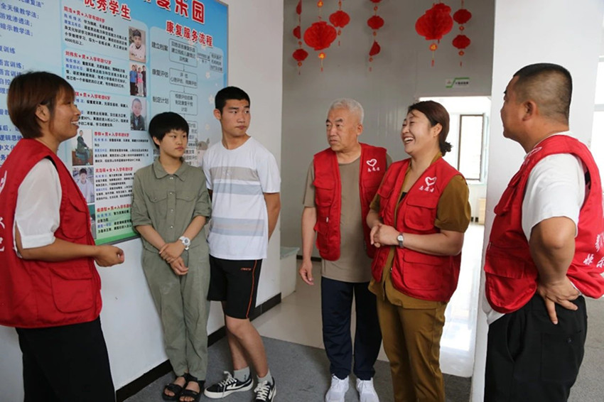 1721697911120622.jpg 元宝山区草原蓝哈达协会关工委暑期组织小小志愿者看望孤残儿童照片13pg_副本.jpg