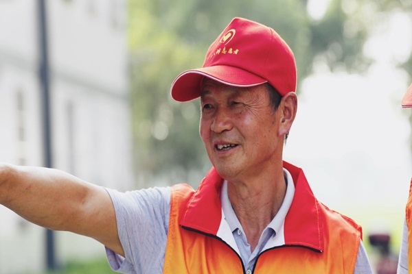 【八坼街道】新营村 家门口的张爷爷--.jpg