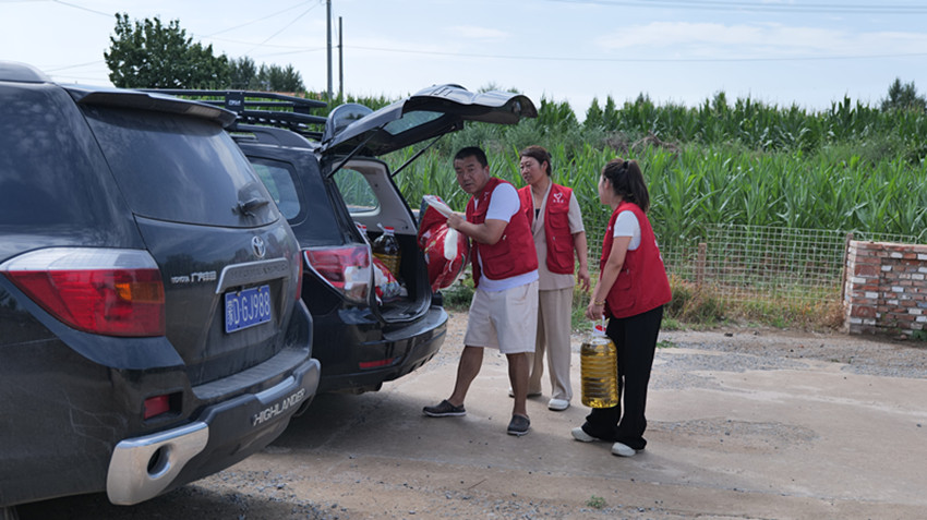 1722386687450447.jpg 元宝山区草原蓝哈达协会关工委八一慰问老兵活动照片4jpg_副本.jpg