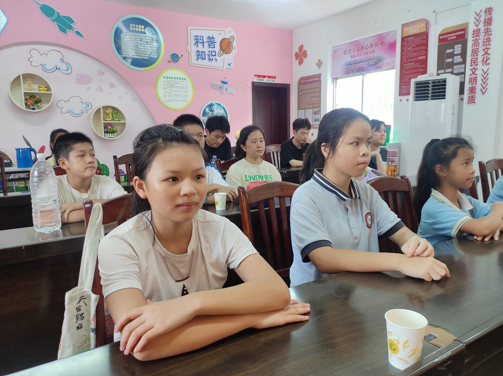 茅山社区开展“杜绝学生欺凌 培育阳光少年”主题讲座活动图片51.jpg