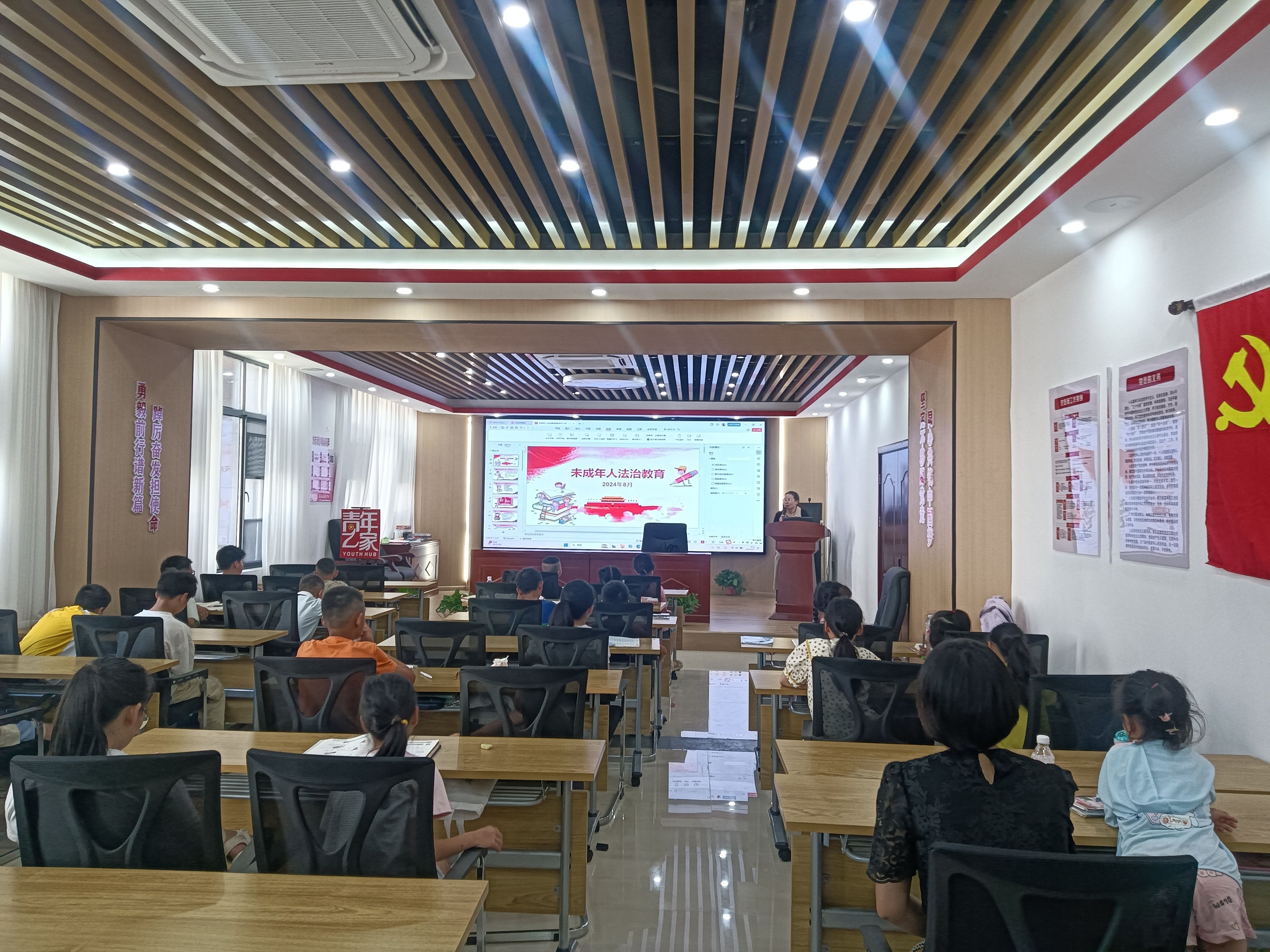 1723355463212358.jpg 2关爱活动照片_爱奇艺.jpg