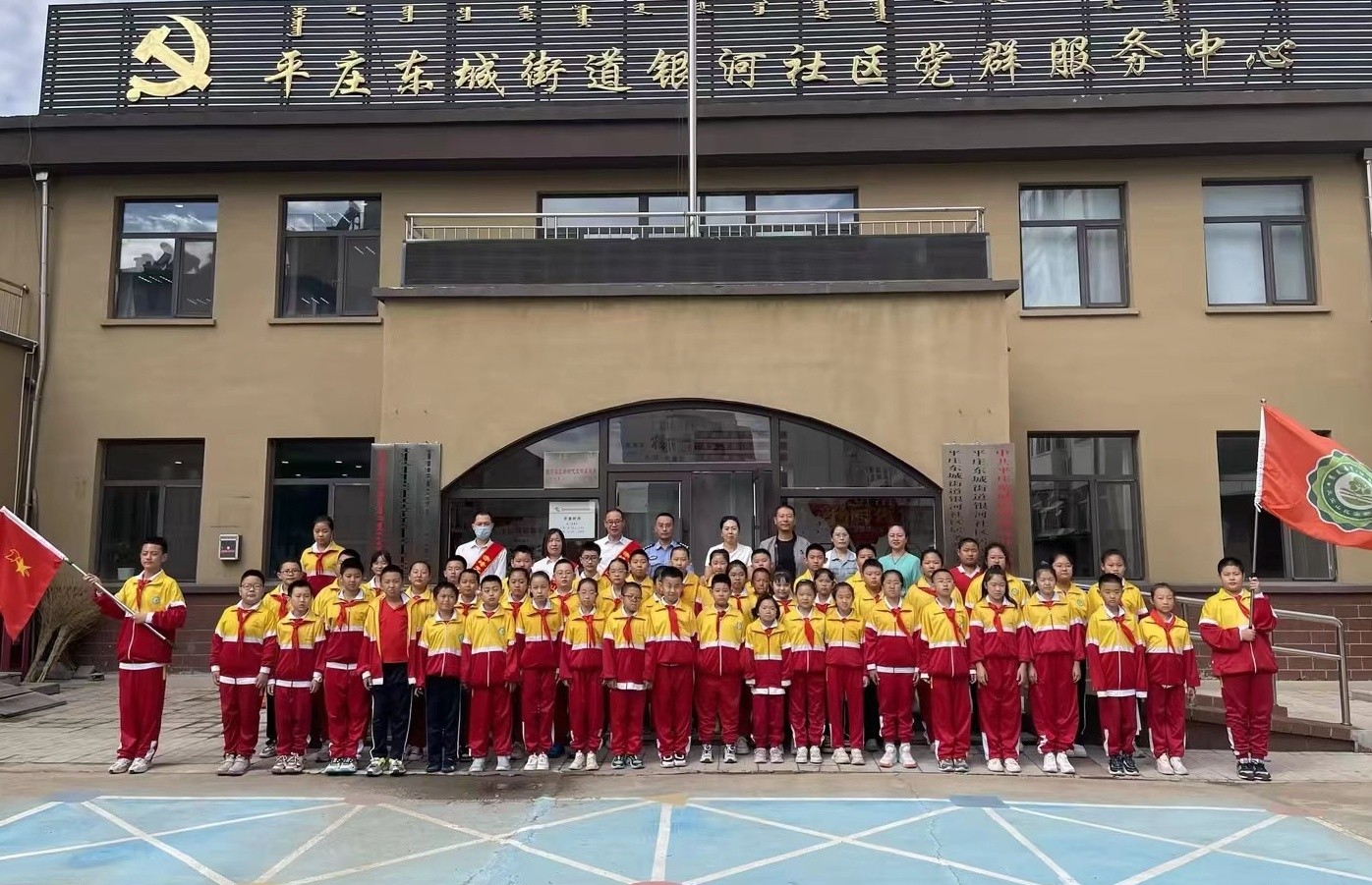 1726107873270250.jpg 元宝山区东城街道银河社区关工委开学第一课 筑牢安全防线活动照片7pg_副本.jpg