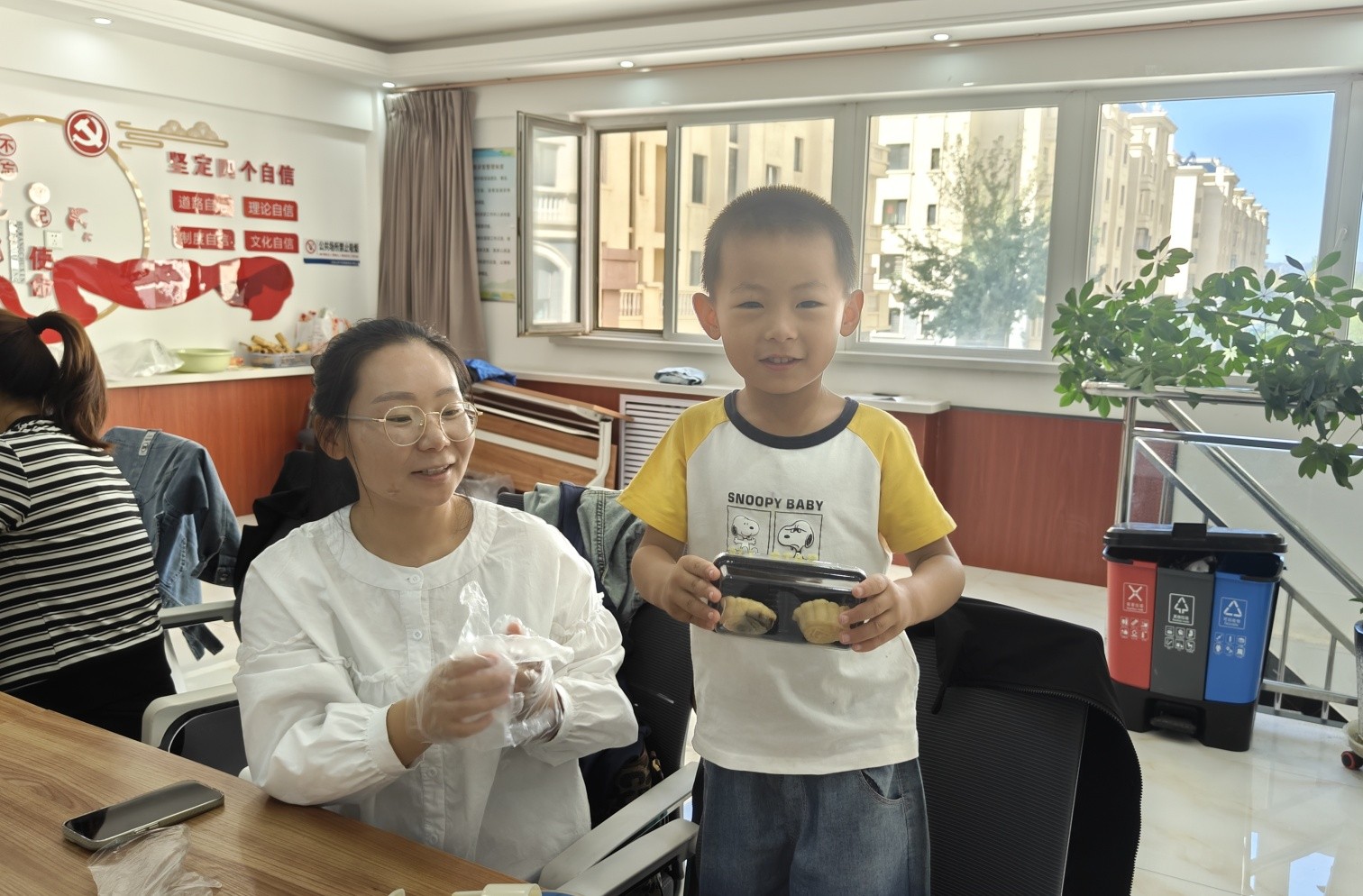 1726190484552594.jpg 元宝山区西城街道新天地社区关工委中秋亲子活动照片5jpg_副本.jpg