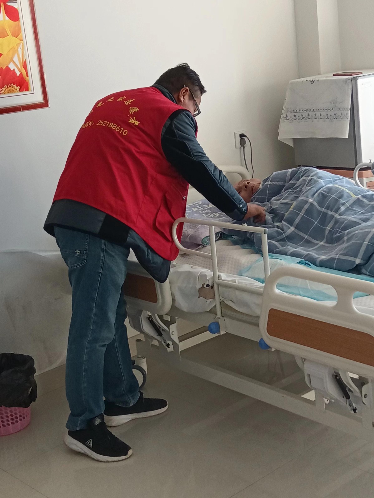 1728699195802298.jpg 元宝山区平庄城区街道星海社区关工委重阳节活动照片12jpg.jpg