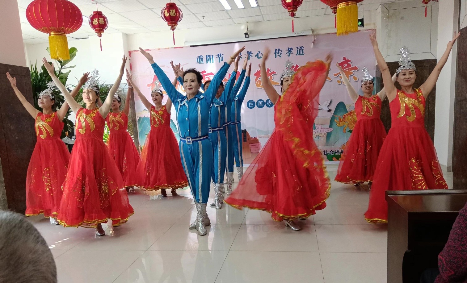 1728699229448134.jpg 元宝山区平庄城区街道星海社区关工委重阳节活动照片17jpg_副本.jpg