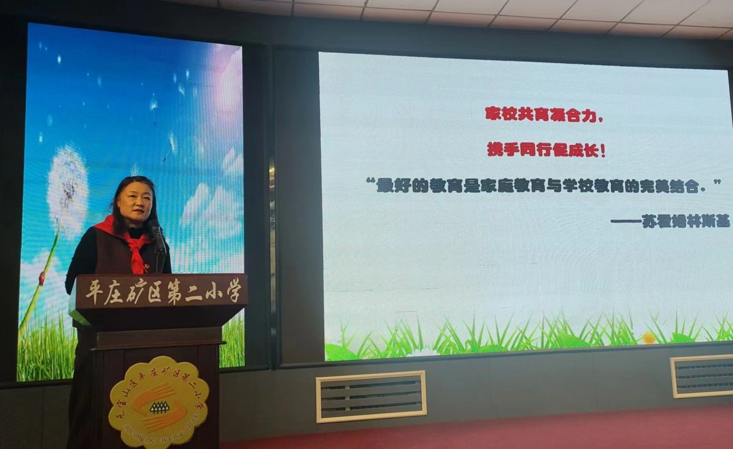 元宝山区平矿二小关工委开展“五老”进校园讲述家庭教育知识活动照片13pg_副本.jpg