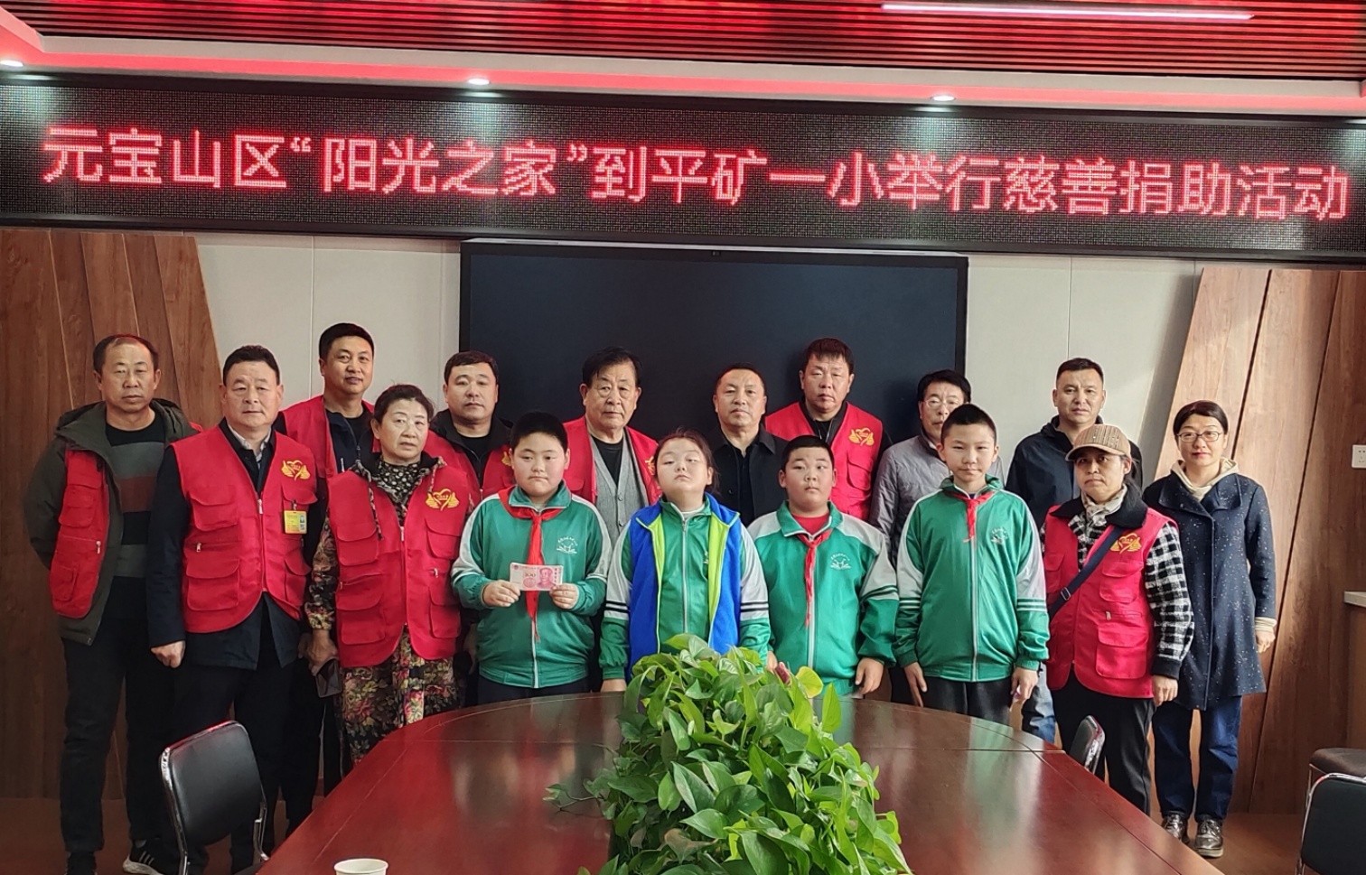 1730769453443585.jpg 元宝山区星海社区关工委秋季助学活动照片2_副本.jpg