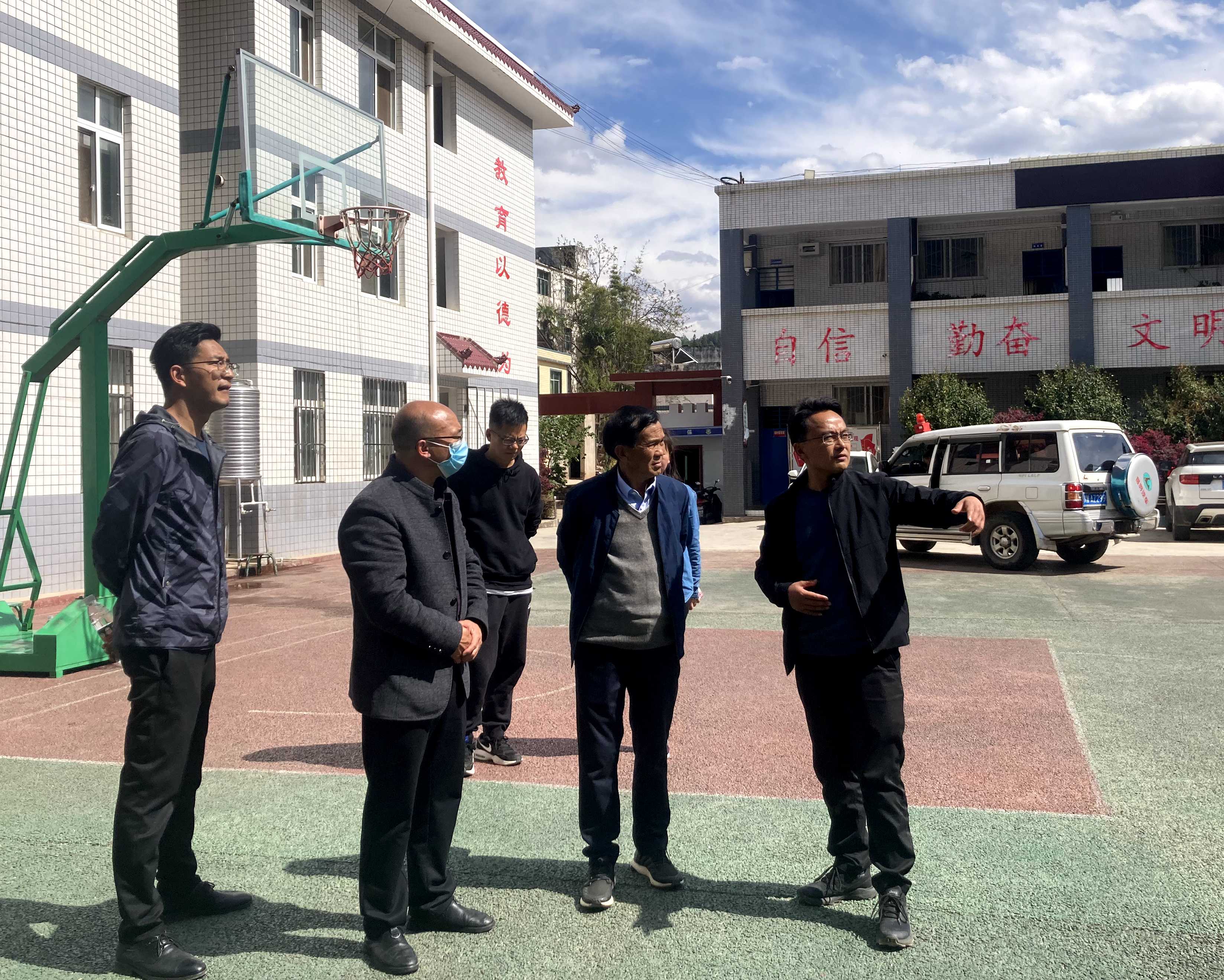 1732782307507115.jpg 3月22日至24日,四川省凉山州会东县关工委执行主任吴贤位同志带队,先后到铅锌镇、江西街乡、淌塘镇等5个乡镇实地调研基层关心下一代工作开展情况2.jpg