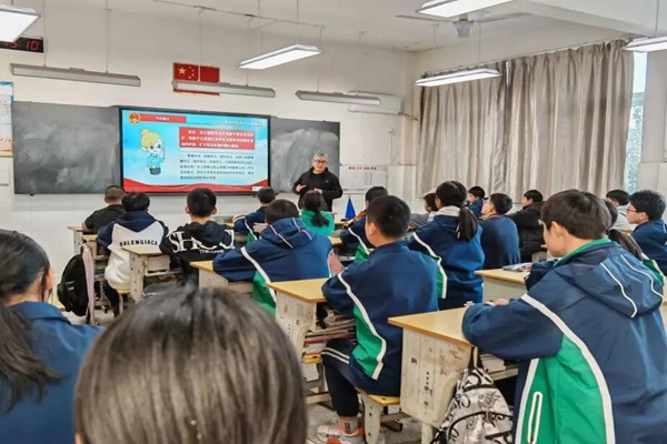 桃源镇开展“送法进校园 普法伴成长”主题活动.jpg