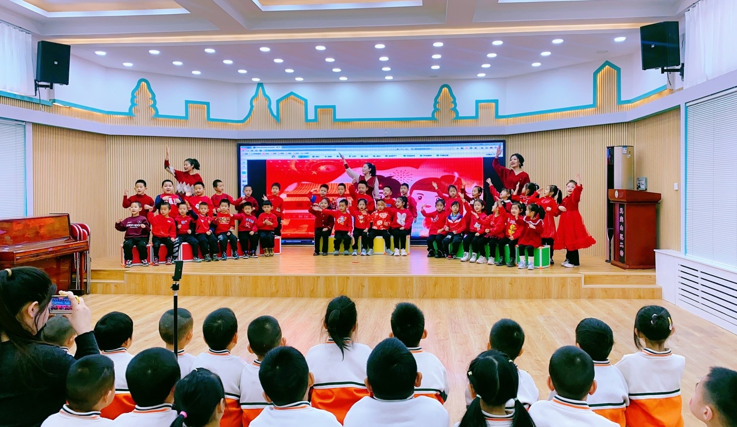 元宝山区第二幼儿园“童心向党，歌声飞扬”活动照片1_副本.jpg