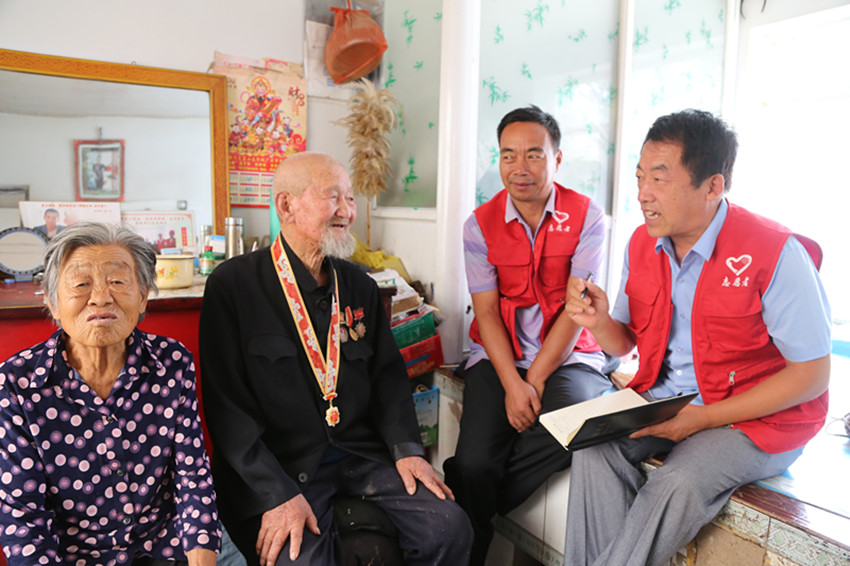 1740037125390029.jpg 元宝山区草原蓝哈达协会协会关工委王玉清事迹配图3_副本.jpg