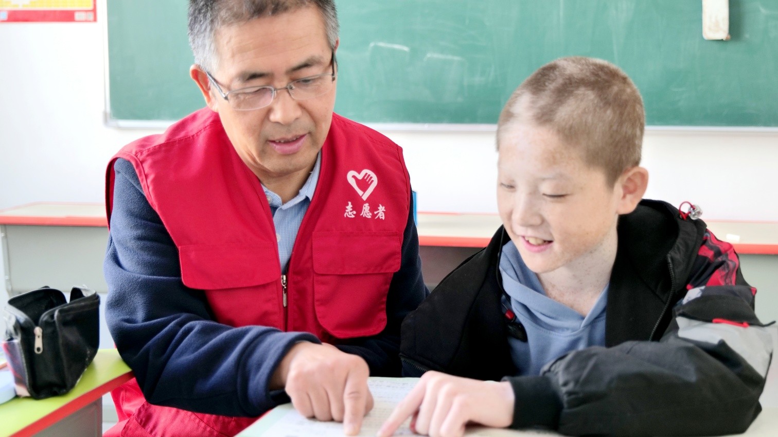 1740453043781016.jpg 元宝山区草原蓝哈达协会协会关工委孙景山的事迹配图2_副本.jpg