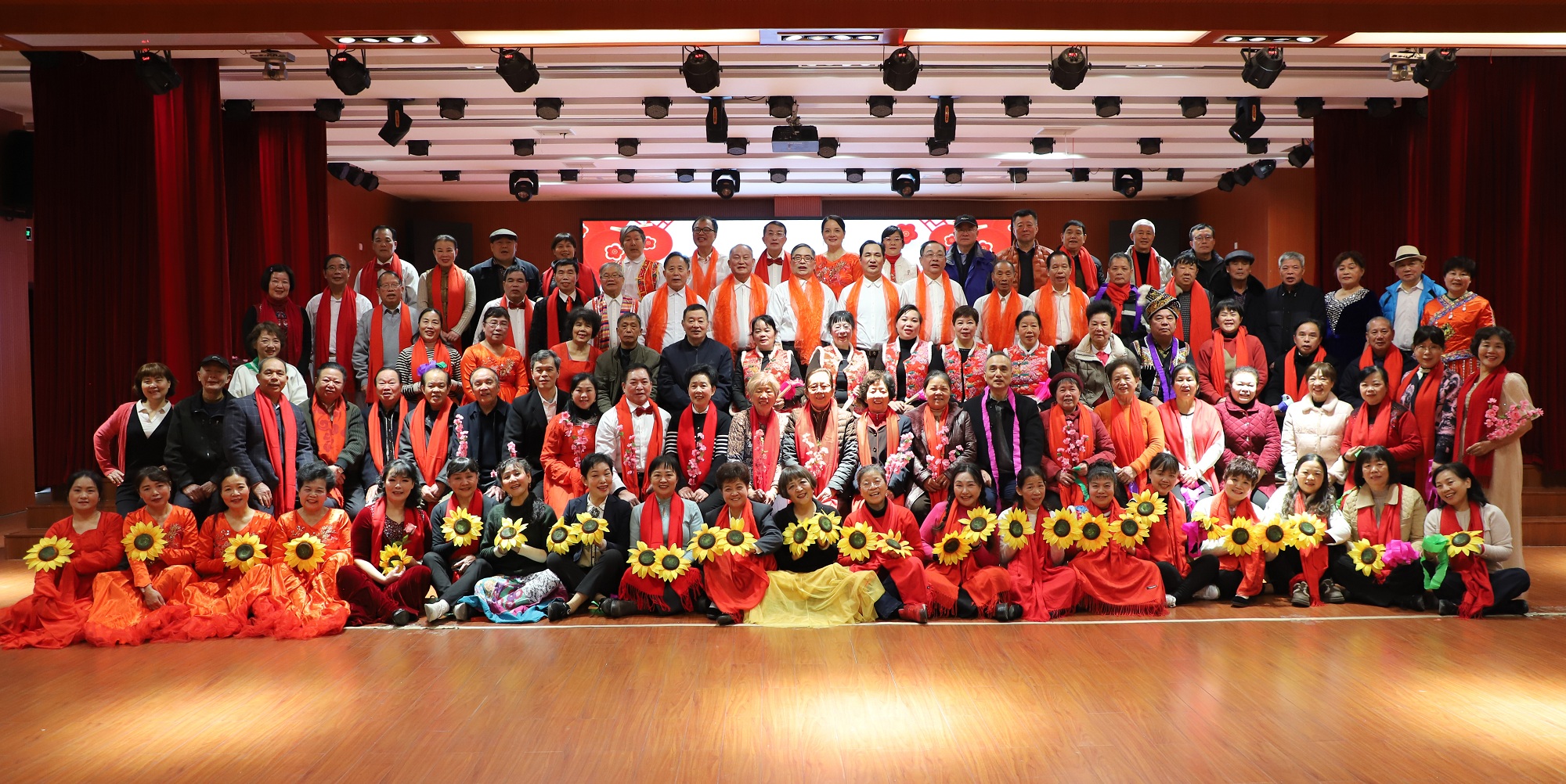 新春歌会合影.jpg