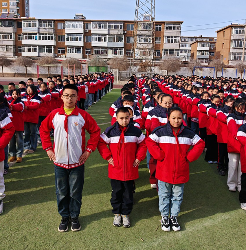 1741089702304878.jpg 元宝山区平矿二小文明齐步走 路队展风采活动照片11_副本_副本.jpg