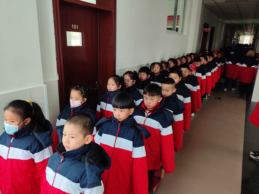 1741089781141842.jpg 元宝山区平矿二小文明齐步走 路队展风采活动照片1_副本.jpg