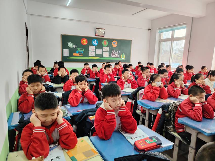 1741089853229437.jpg 元宝山区平矿二小文明齐步走 路队展风采活动照片5_副本.jpg