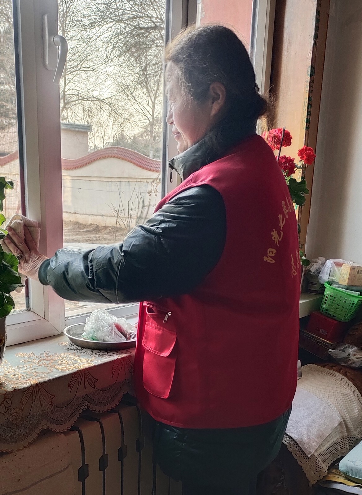 1741142577859156.jpg 元宝山区平庄城区街道星海社区关工委学雷锋活动照片23_副本.jpg