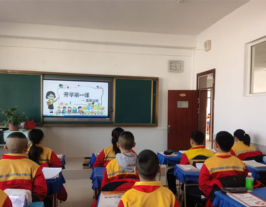 1741182134189649.jpg 元宝山区元宝山矿区小学开学第一课——学雷锋活动照片35_副本.jpg