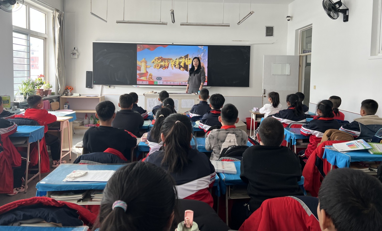 1741229807371938.jpg 元宝山区星光小学传承雷锋精神系列活动照片8_副本.jpg