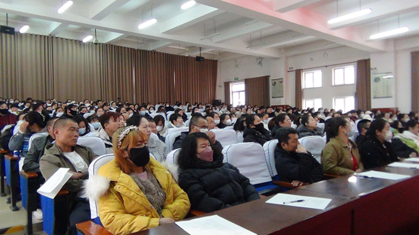 1742221205498329.jpg 元宝山区实验中学“五老”进校园活动照片4g_副本.jpg