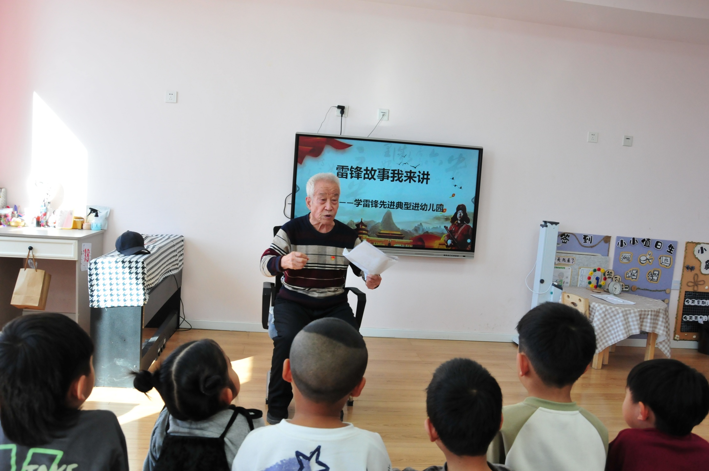 1742869664341888.jpg 元宝山区第六幼儿园学雷锋活动月活动照片6_副本.jpg