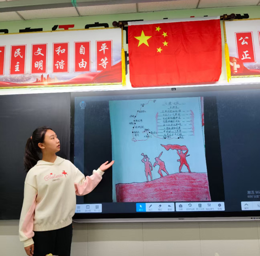 1745390850851704.jpg 元宝山区平庄矿区第一小学关工委开红色诗集制作活动照片1_副本.jpg