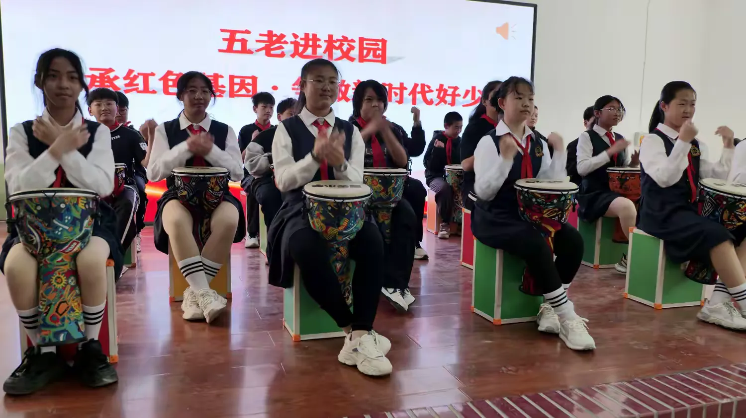 1745397817125235.webp 元宝山区西露天矿区小学关工委开展“五老”进校园活动照片11.webp