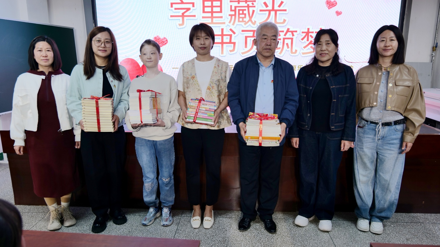 1746669451441628.jpg 元宝山区建昌营小学、草原蓝哈达协会关工委助残日活动照片5_副本.jpg