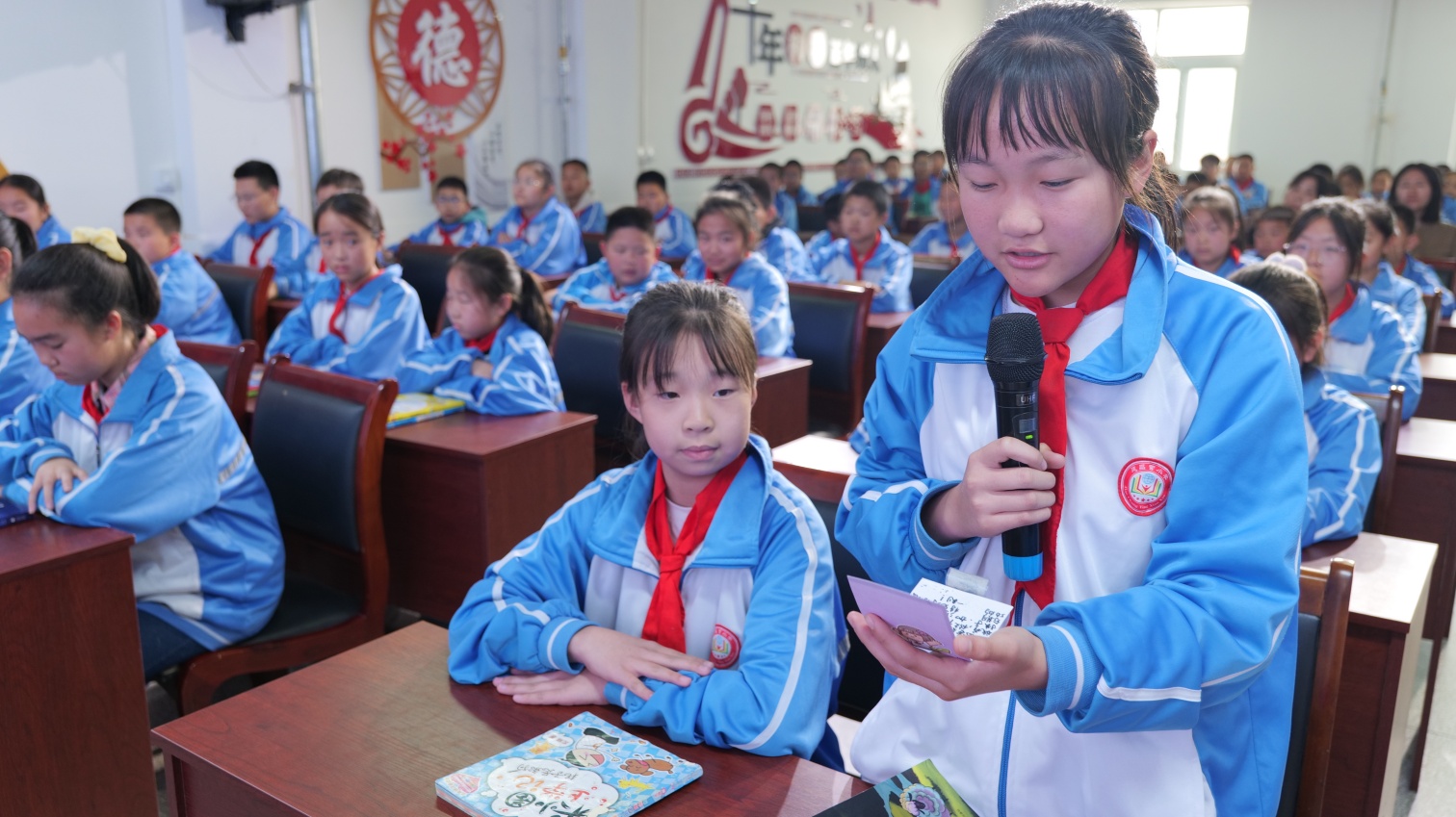 1746669677258501.jpg 元宝山区建昌营小学、草原蓝哈达协会关工委助残日活动照片2_副本.jpg