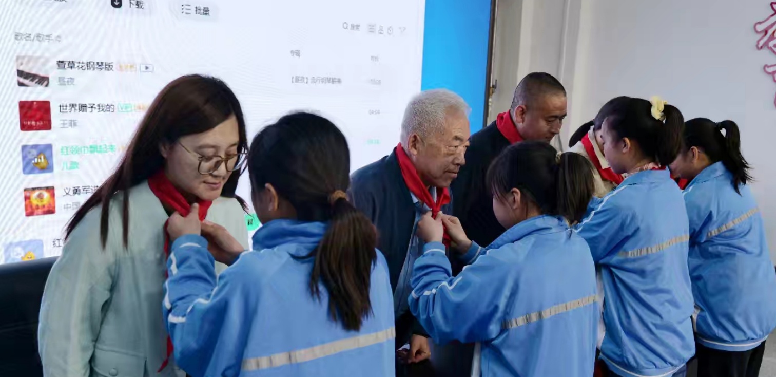 1746758278716291.jpg 元宝山区元宝山镇建昌营小学“五老”进校园活动照片1_副本.jpg