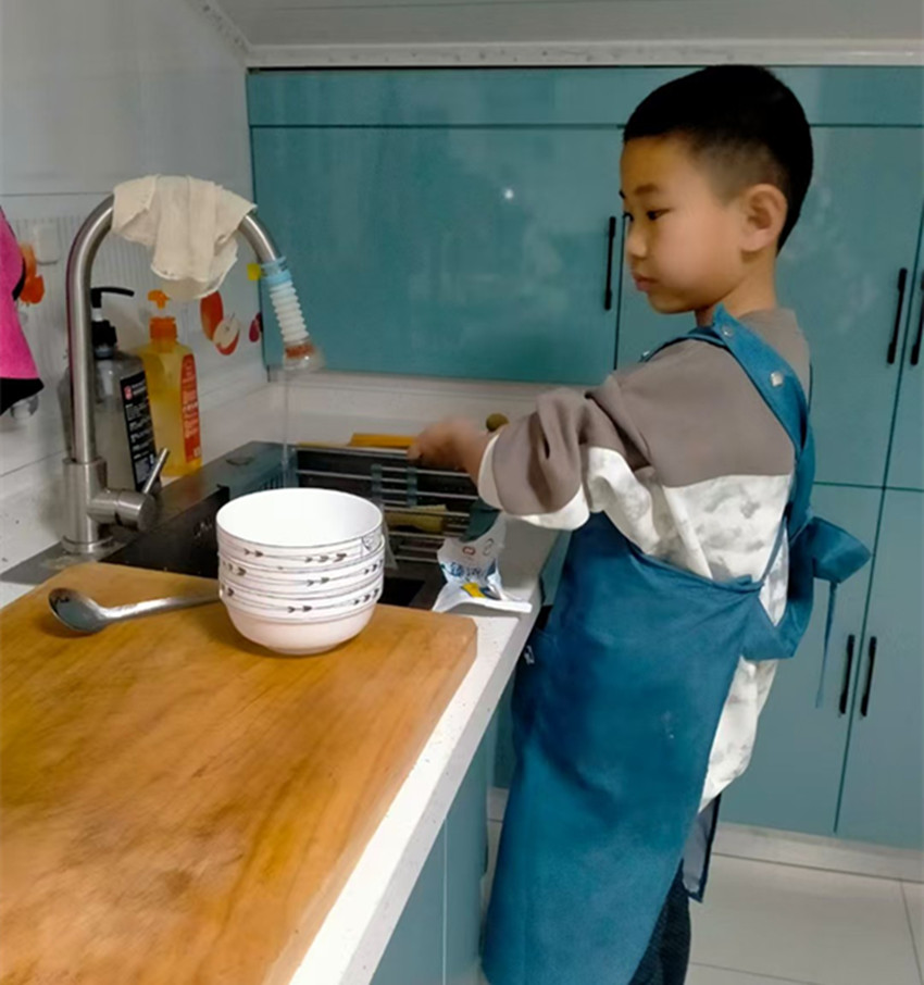 1747118104894820.jpg 元宝山区山前学校关工委五月劳动系列活动照片6_副本.jpg