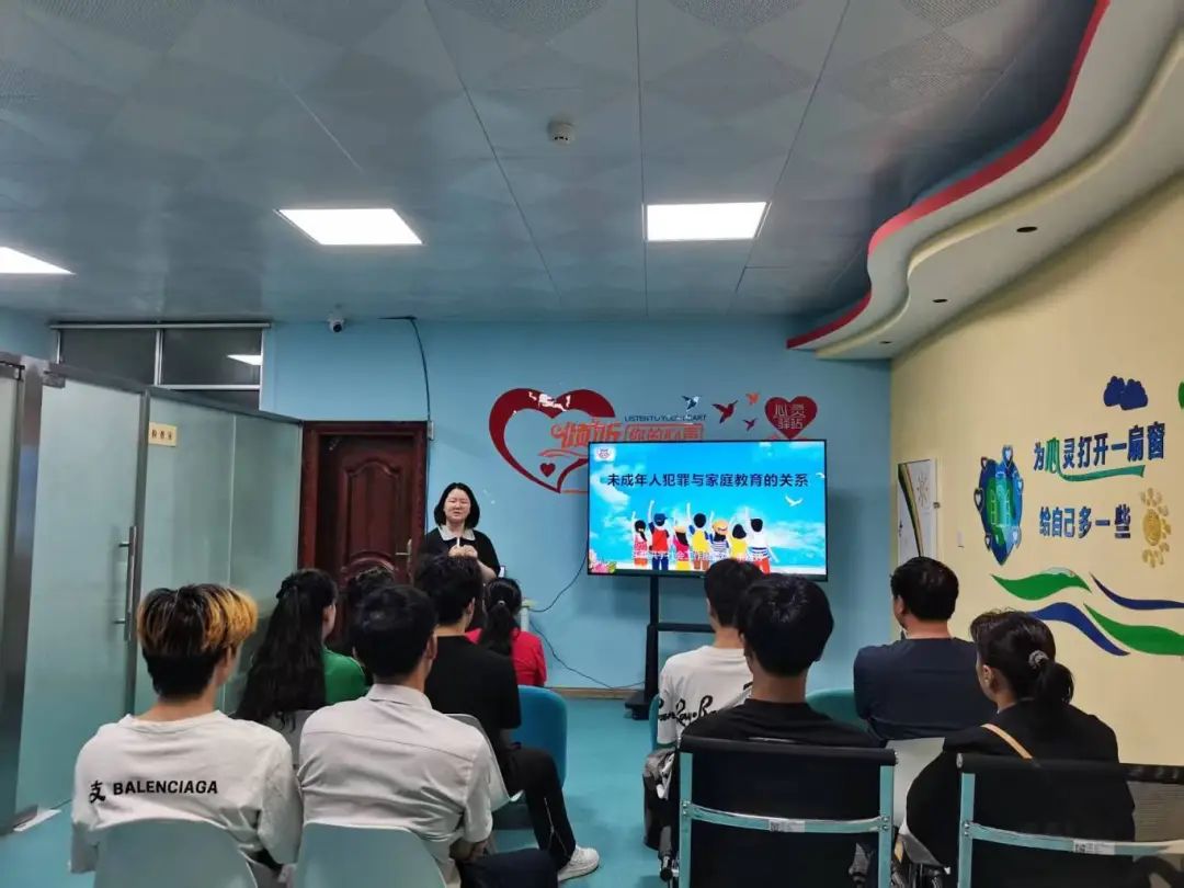 1747705194165664.jpg 专业社工授课.jpg