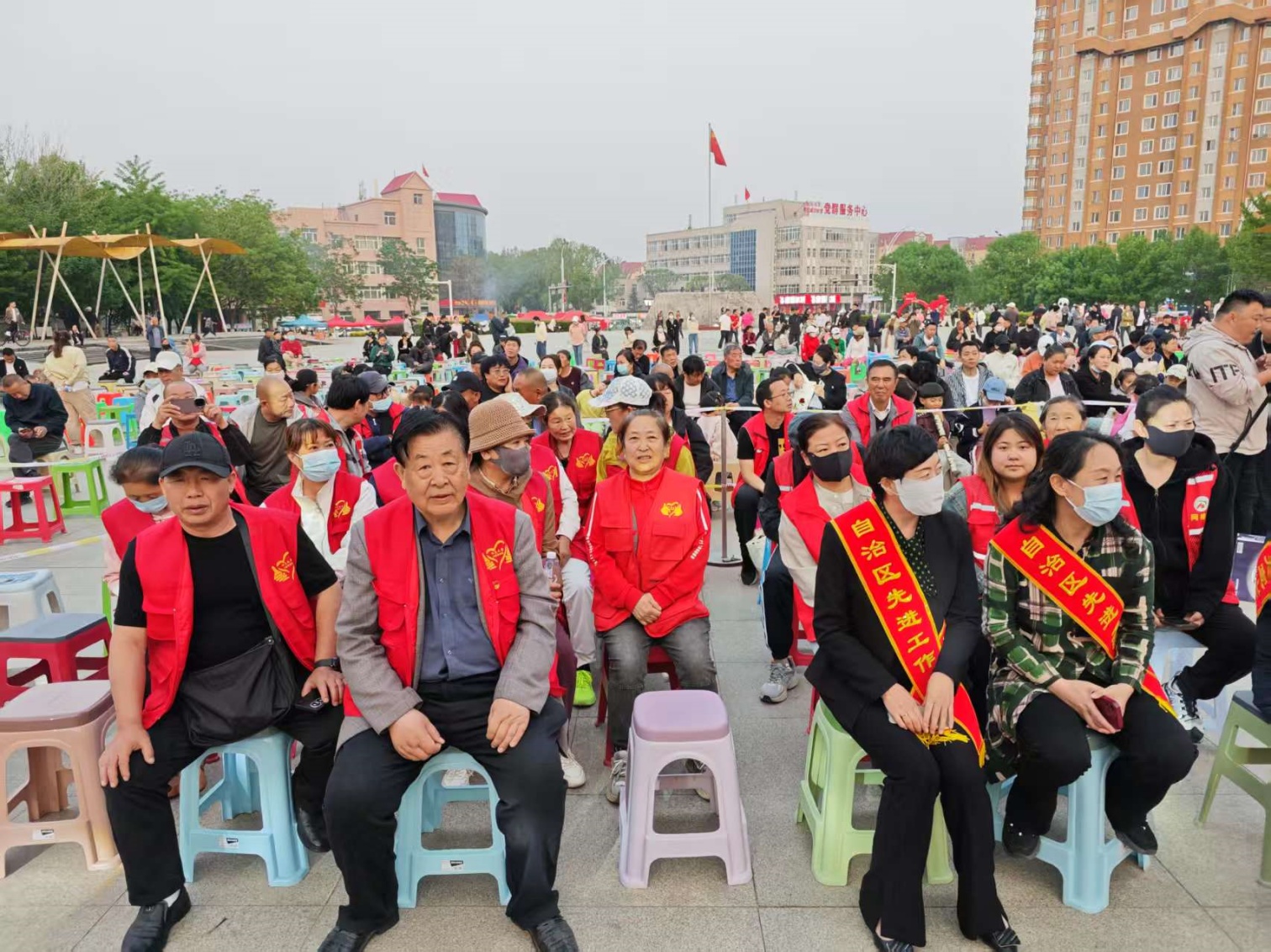 1747990083720809.jpg 元宝山区平庄城区街道星海社区关工委携手阳光志愿者协会助力全区文体事业活动照片2_副本.jpg