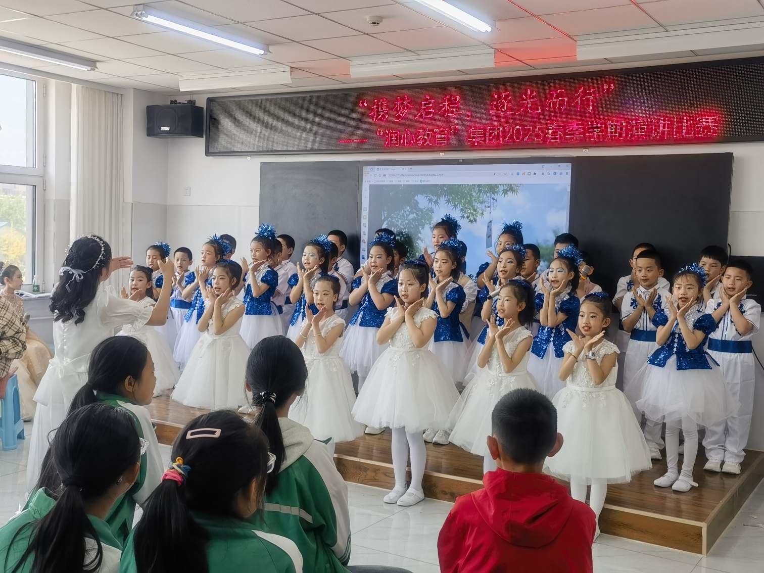 1748226519272716.jpg 元宝山区平矿一小关工委开展“携梦启程 逐光而行”演讲比赛活动照片5_副本.jpg