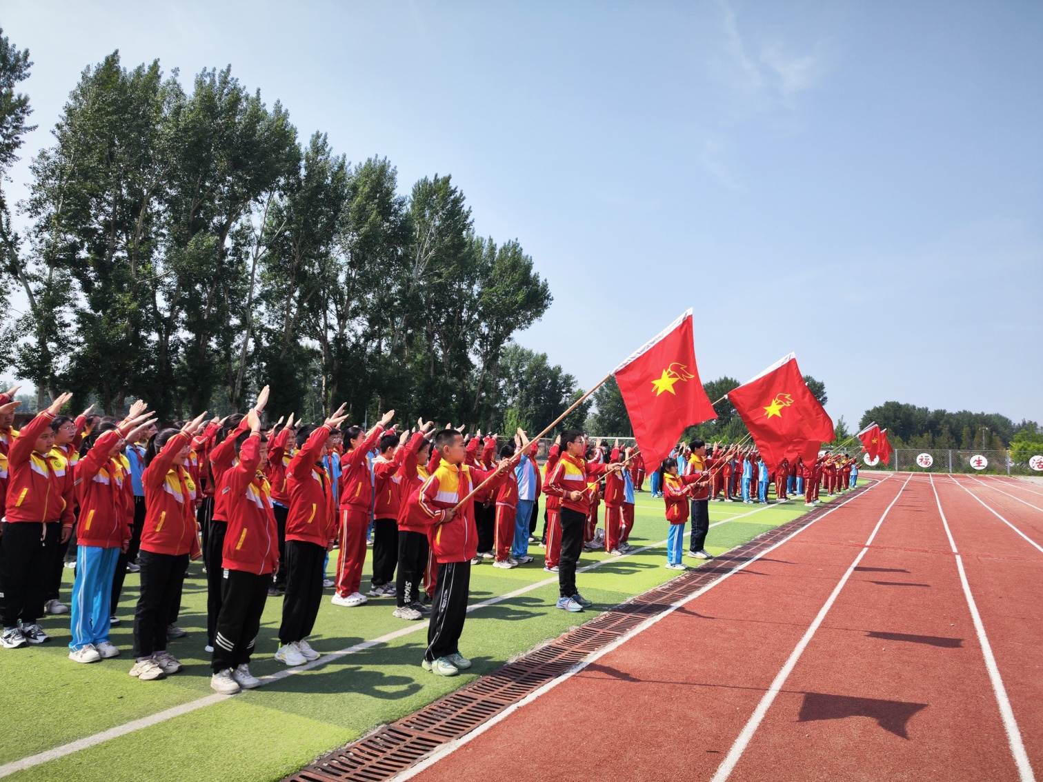 1748500661117959.jpg 元宝山区马蹄营子学校入队仪式照片4_副本_副本.jpg