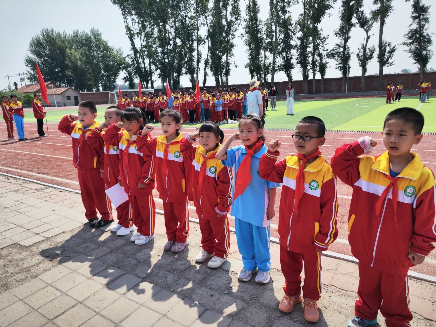 1748500733654079.jpg 元宝山区马蹄营子学校入队仪式照片6_副本_副本.jpg