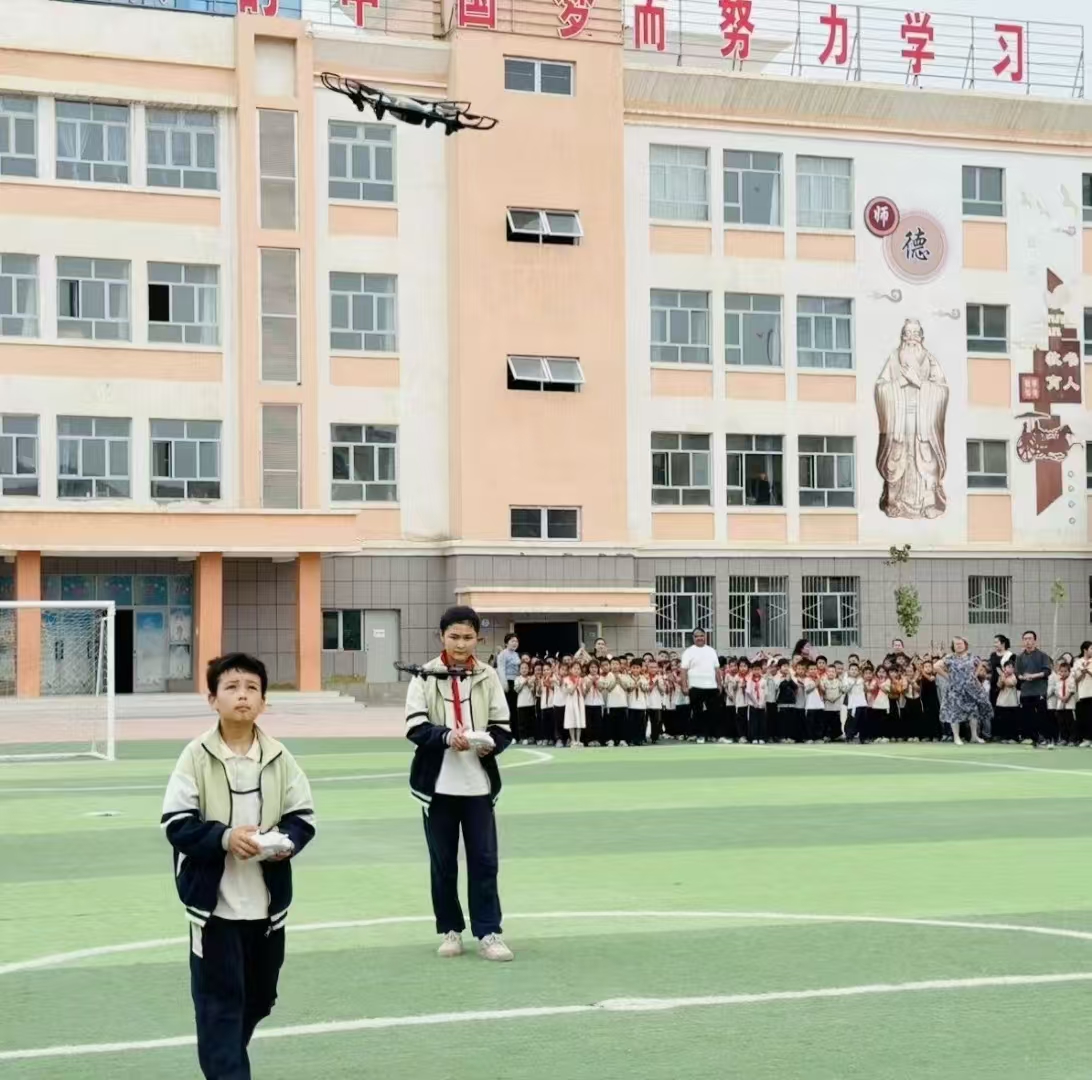 1749006591885863.jpg 比赛现场.jpg