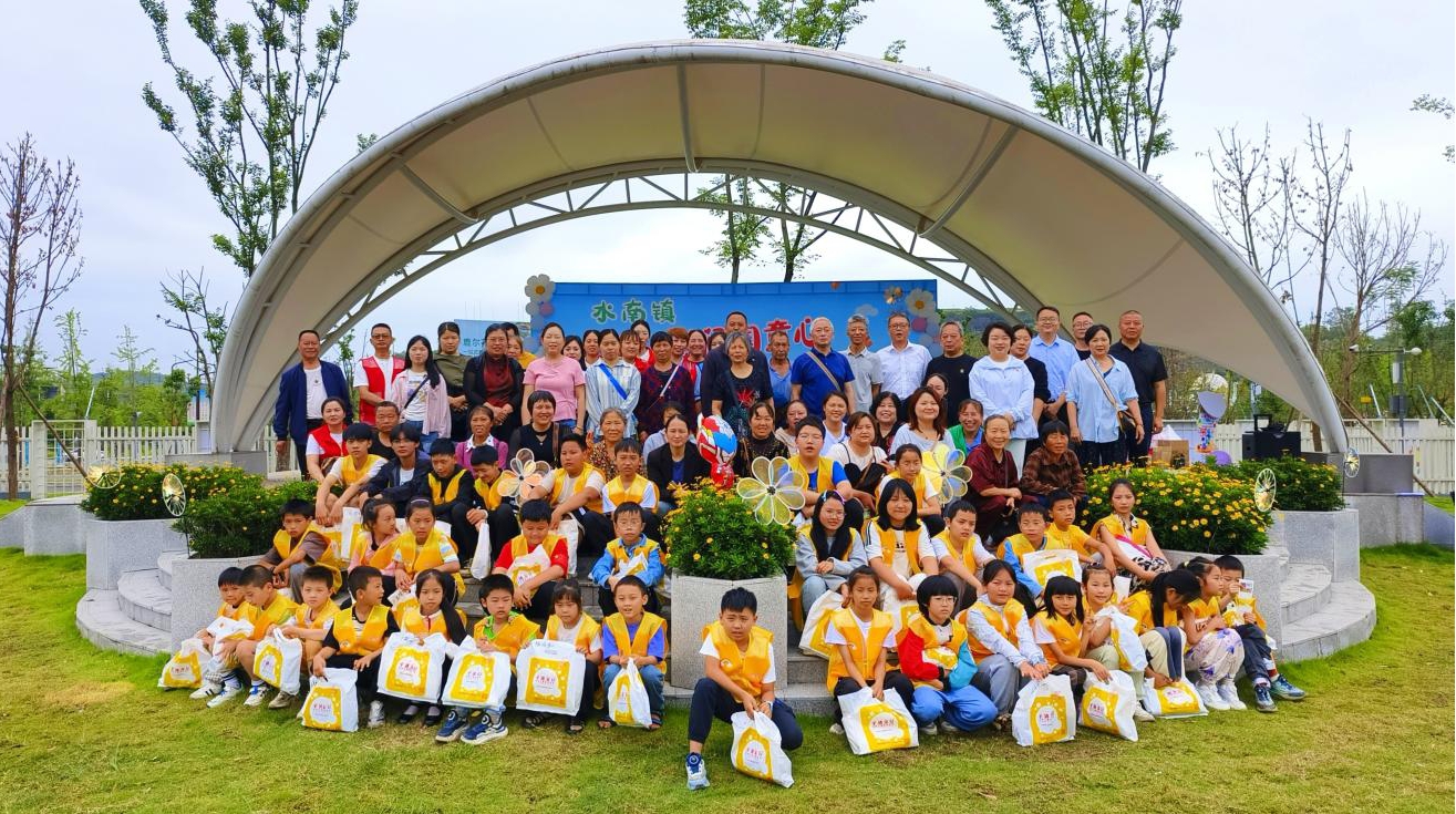 资中县关工委开展“关爱润童心 快乐庆六一”趣味活动.jpg