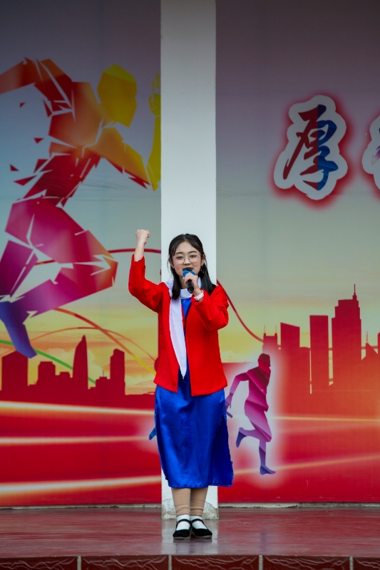 1749609956671719.jpg 元宝山区平庄矿区中学“青春,跨越百年的回响”演讲活动照片1.jpg