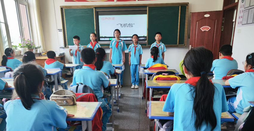 元宝山区马蹄营子小学“红领巾相约红色中国梦”活动照片2_副本.jpg