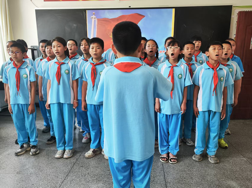 元宝山区马蹄营子小学“红领巾相约红色中国梦”活动照片3_副本.jpg