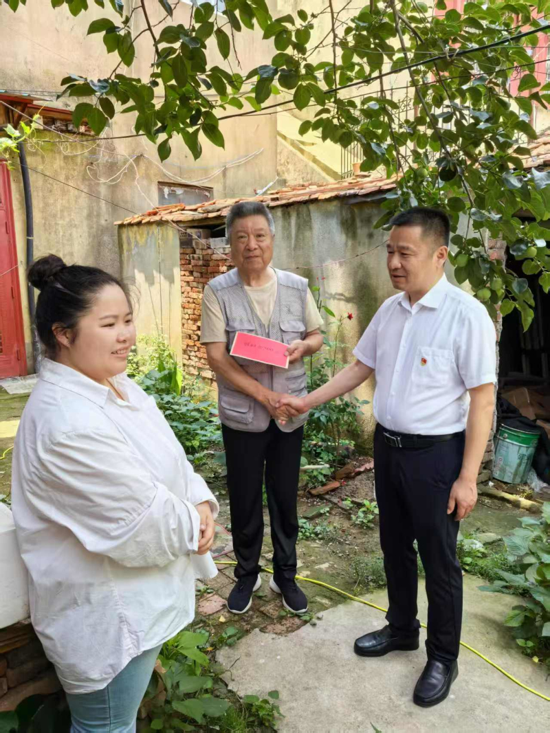 1751327655317485.jpg 6.30七一慰问2.jpg