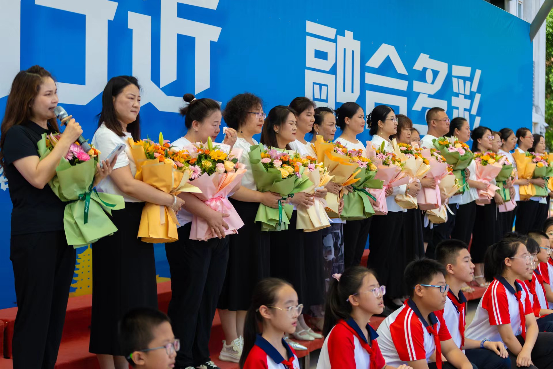 元宝山区平矿二小“多彩少年  逐梦远航”毕业典礼活动照片6.jpg