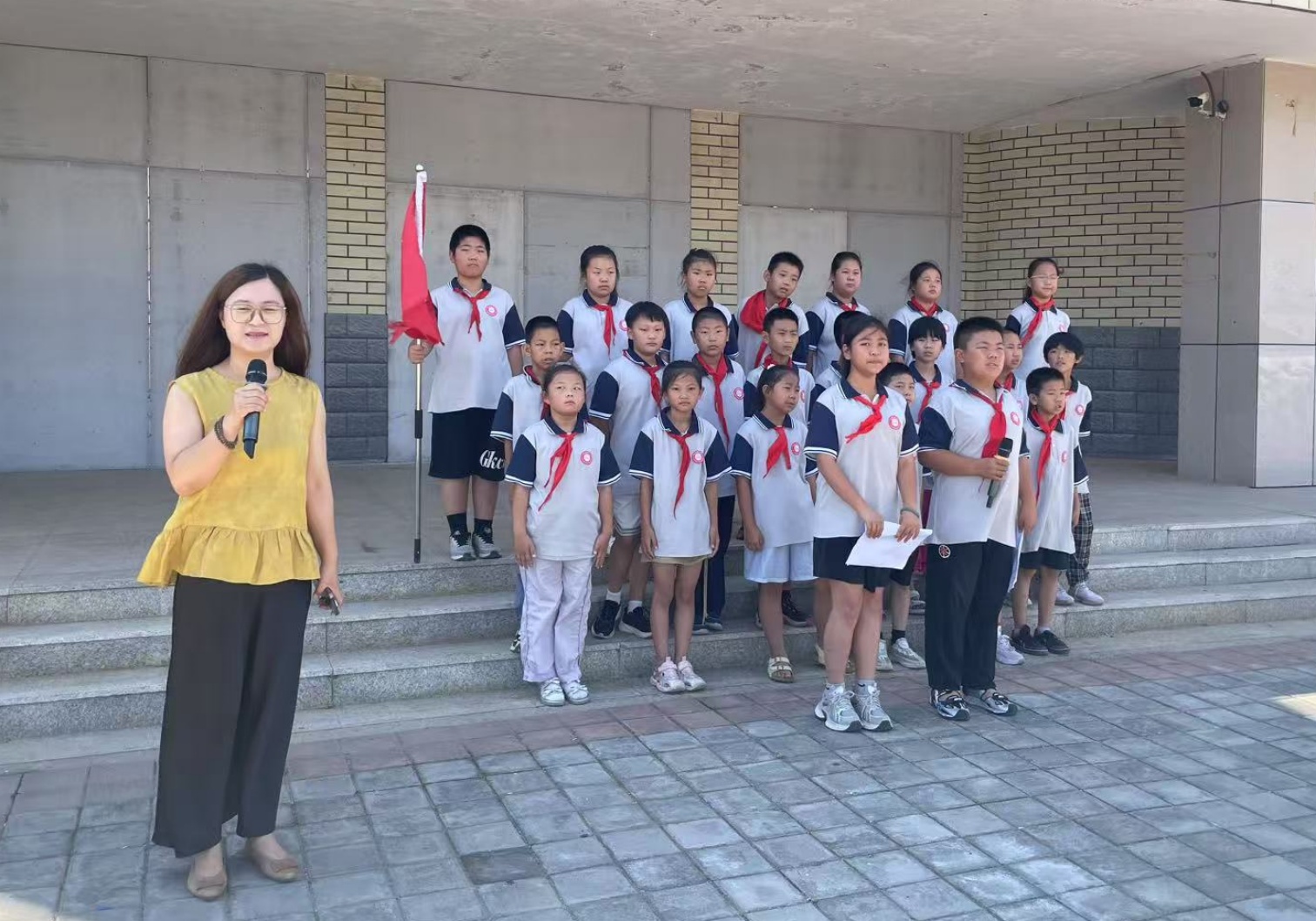 1751945012815680.jpg 元宝山区建昌营小学开展习近平法治思想学习宣传活动照片6_副本.jpg