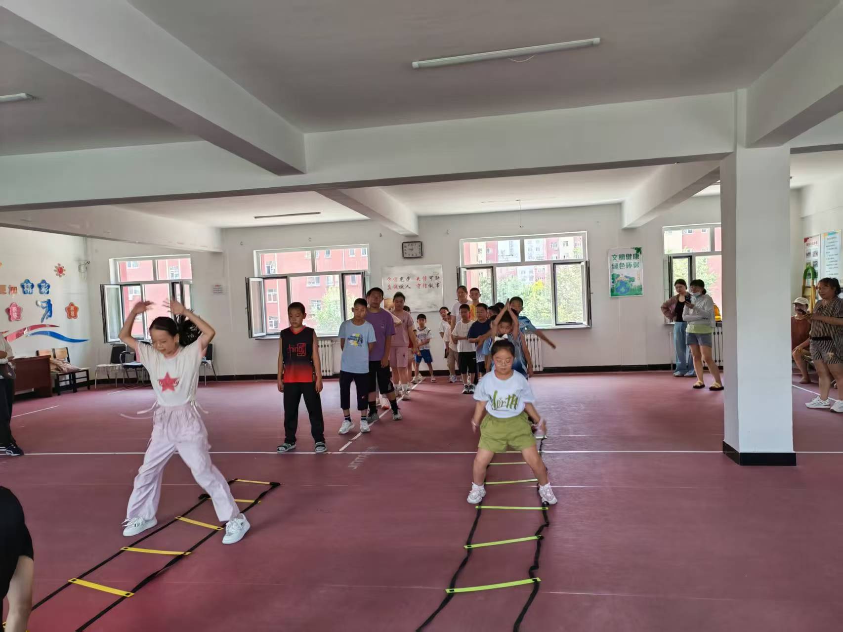 1753322455172567.jpg 元宝山区西城街道阳光社区开展“小小运动家 健康大能量”活动照片1.jpg