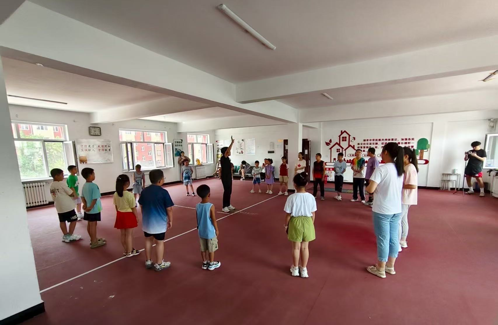 1753322497520888.jpg 元宝山区西城街道阳光社区开展“小小运动家 健康大能量”活动照片4.jpg