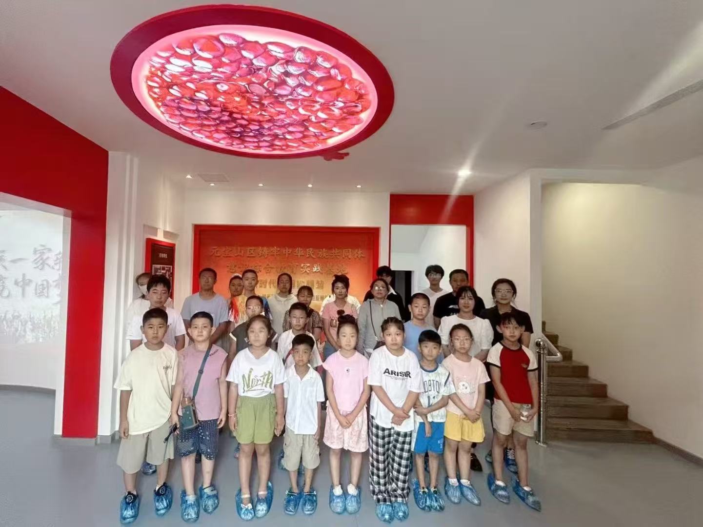 1753408994575413.jpg 元宝山区西城街道阳光社区暑期综合教育实践参观活动照片1.jpg