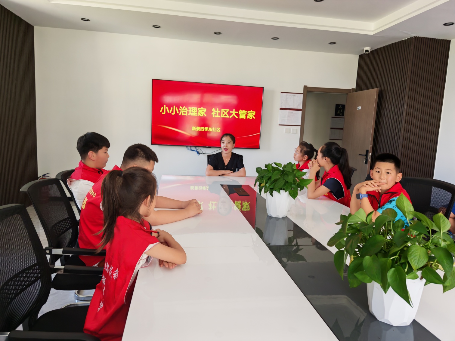 1753667765755308.jpg 元宝山区西城街道新景四季东社区“小小治理家 社区大管家”活动照片2_副本.jpg